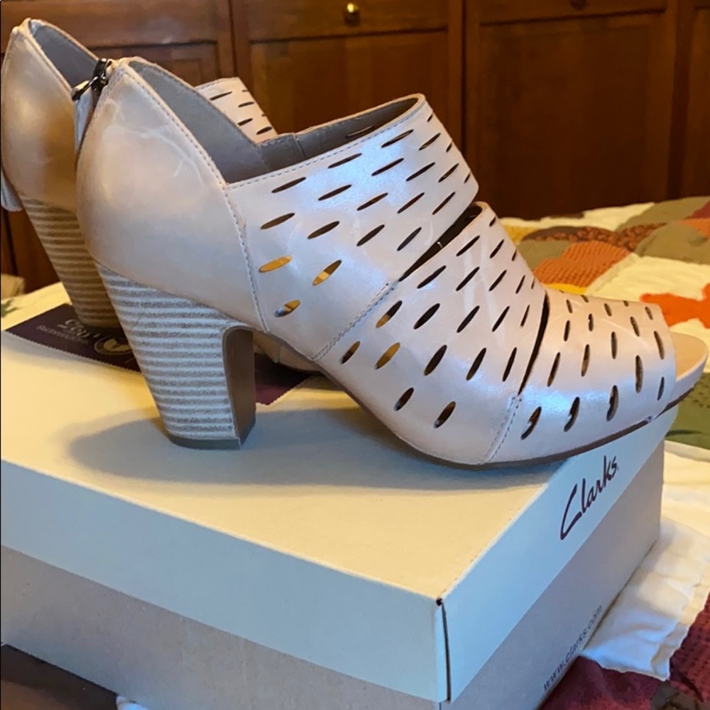 Women’s shoes - Picture 3 of 4
